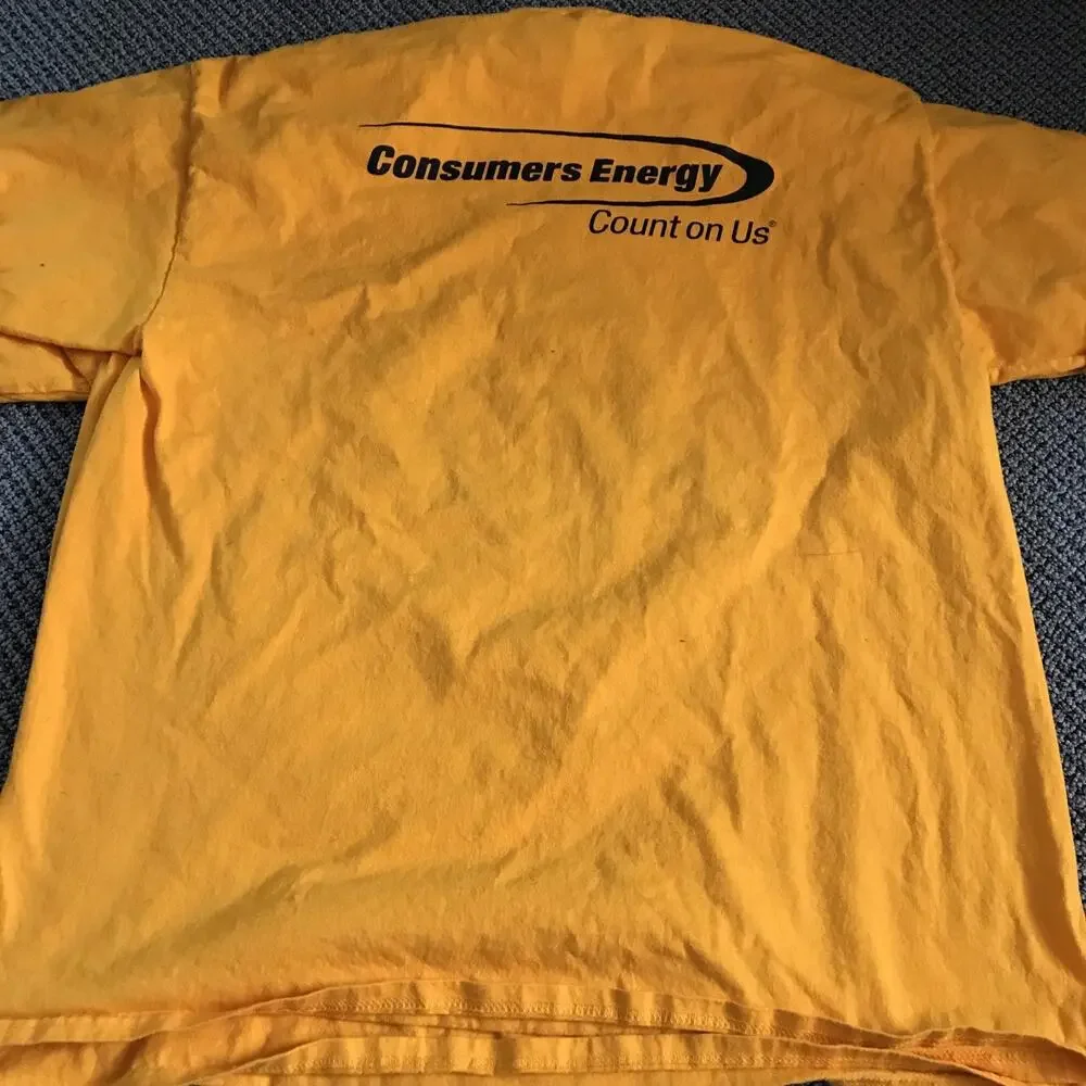 Grand Rapids Griffins XL Yellow “Los griffins”‎ Tee Shirt